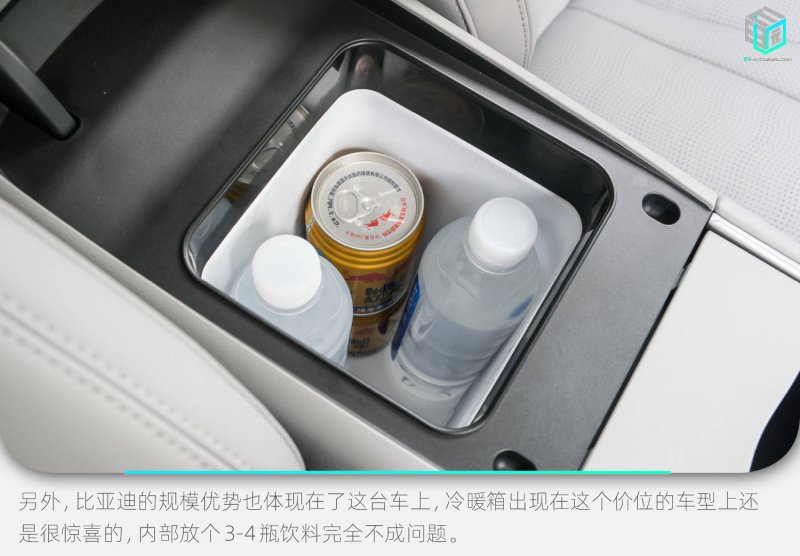 老年人郑州医疗机构问诊下跪致谢 护士跪地还礼