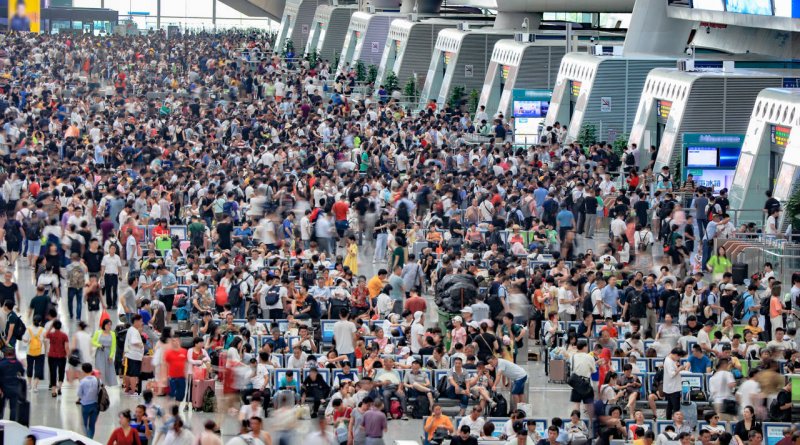 郑州市民金水河里捞泥鳅 能吃么?