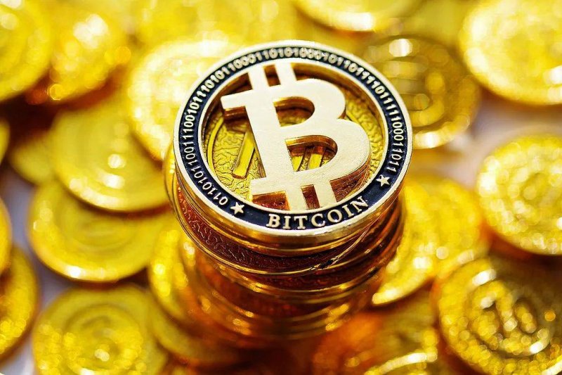 新郑一男童乘坐电梯时一神脚 电梯门突然开裂