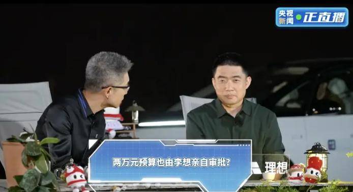 “蜘蛛侠”上车顶很拉风？郑州交警：涉嫌违法